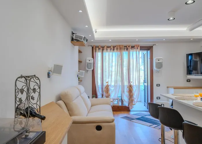 Luxury In Olbia, Terrazza & Cinema Апартаменти *