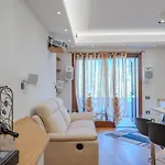 Luxury In Olbia, Terrazza & Cinema Apartment *