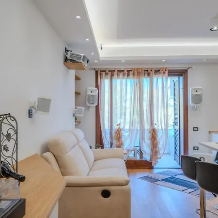 Luxury In Olbia, Terrazza & Cinema Apartment *