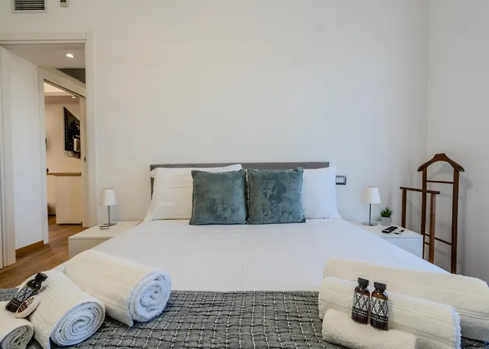 Luxury In Olbia, Terrazza & Cinema Apartamento *